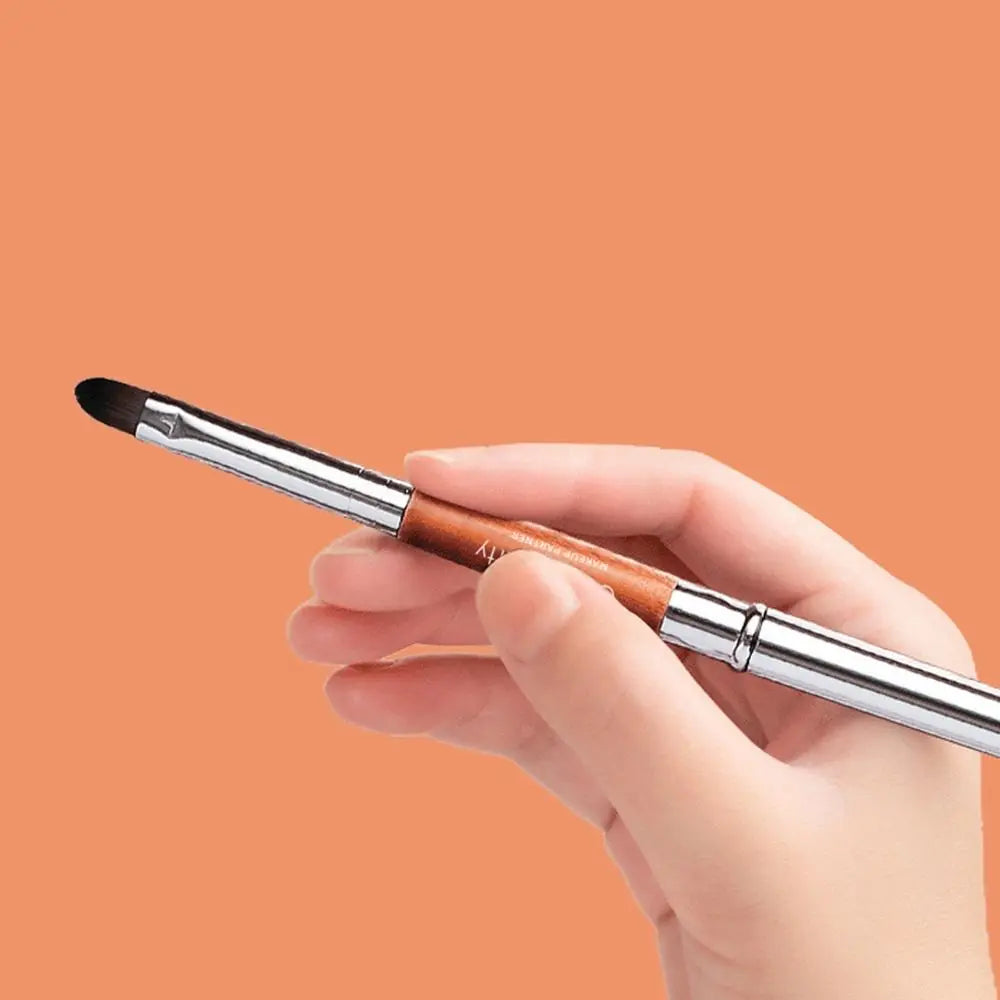 Beauty Make Up Tool Lip Gloss Brush Makeup Brush with Protect Cap Lady Lipstick Brush Cosmetic Brush Concealer Brush Lip Brush